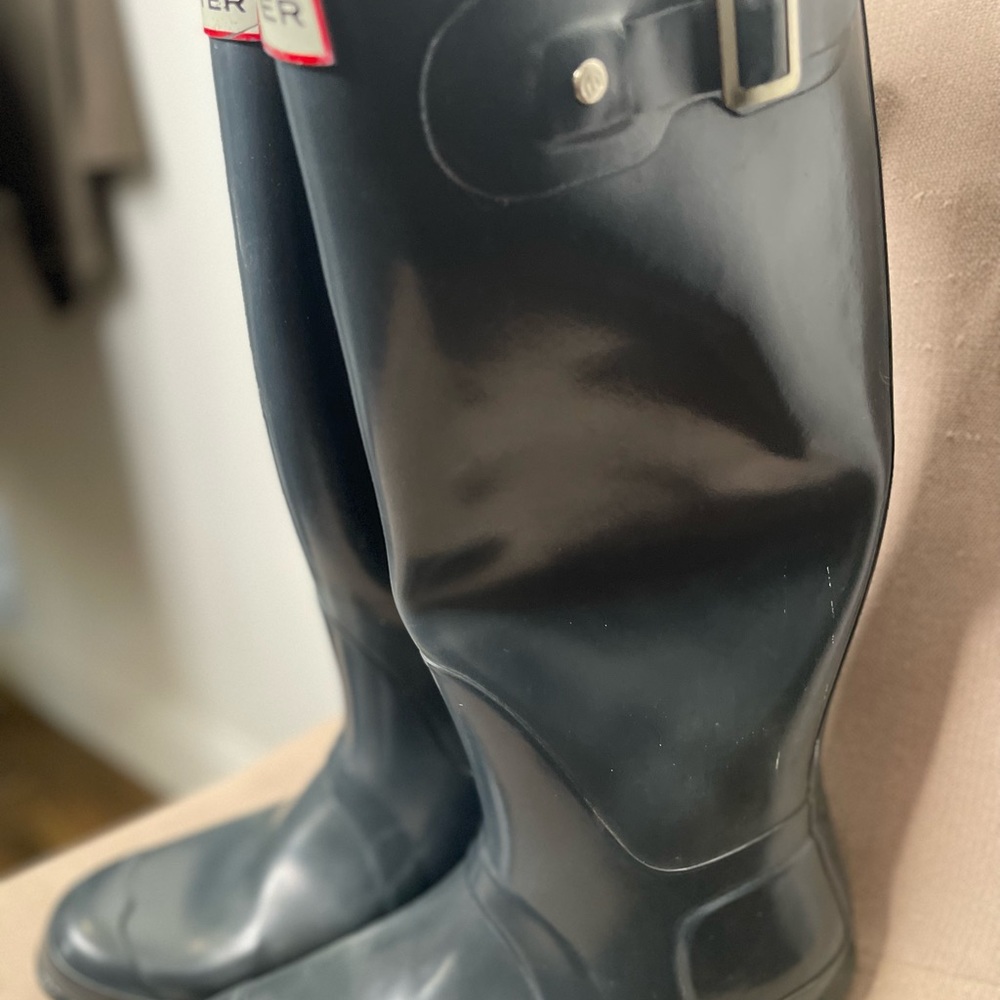 Size 8 Hunter boots- barely ever worn with optional inserts!